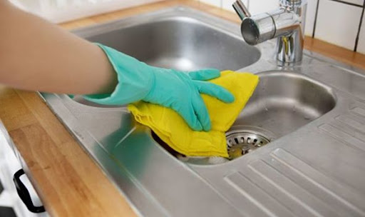 clean a kitchen sink